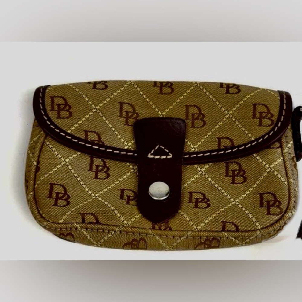 Dooney & Bourke monogram wristlet - Picture 4 of 5